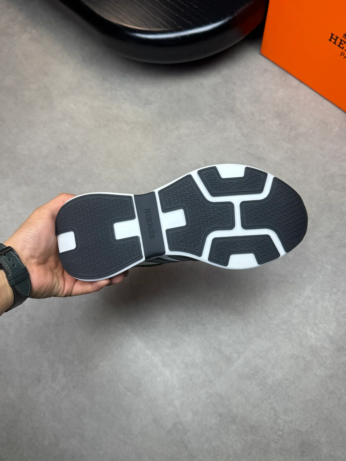 [HERMES] Hermès men's shoes 💰520💰 - high-end quality original items 🔍🔍🔍 casual sports shoes - upper: 🔝 pebbled calfskin, brand high mercerized canvas, body sewn with brand ´H´ totem, tongue brand logo cloth label - lining: water-dyed cowhide -Outsole: Ultra-light T men's shoes 💰U foam·rubber; two-color molded outsole -Ultra-high quality control·Fine workmanship: highlighted (high-end·luxury·grade) -Size: 39-44 (38, 45, can be customized)